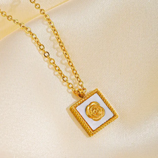 Elegant Flower Frame Gold Plated Neckalce